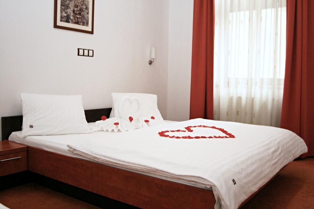 Garni Hotel Praha Тренчианске-Теплице Экстерьер фото