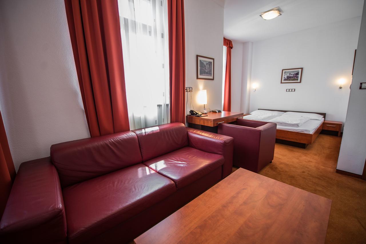 Garni Hotel Praha Тренчианске-Теплице Экстерьер фото