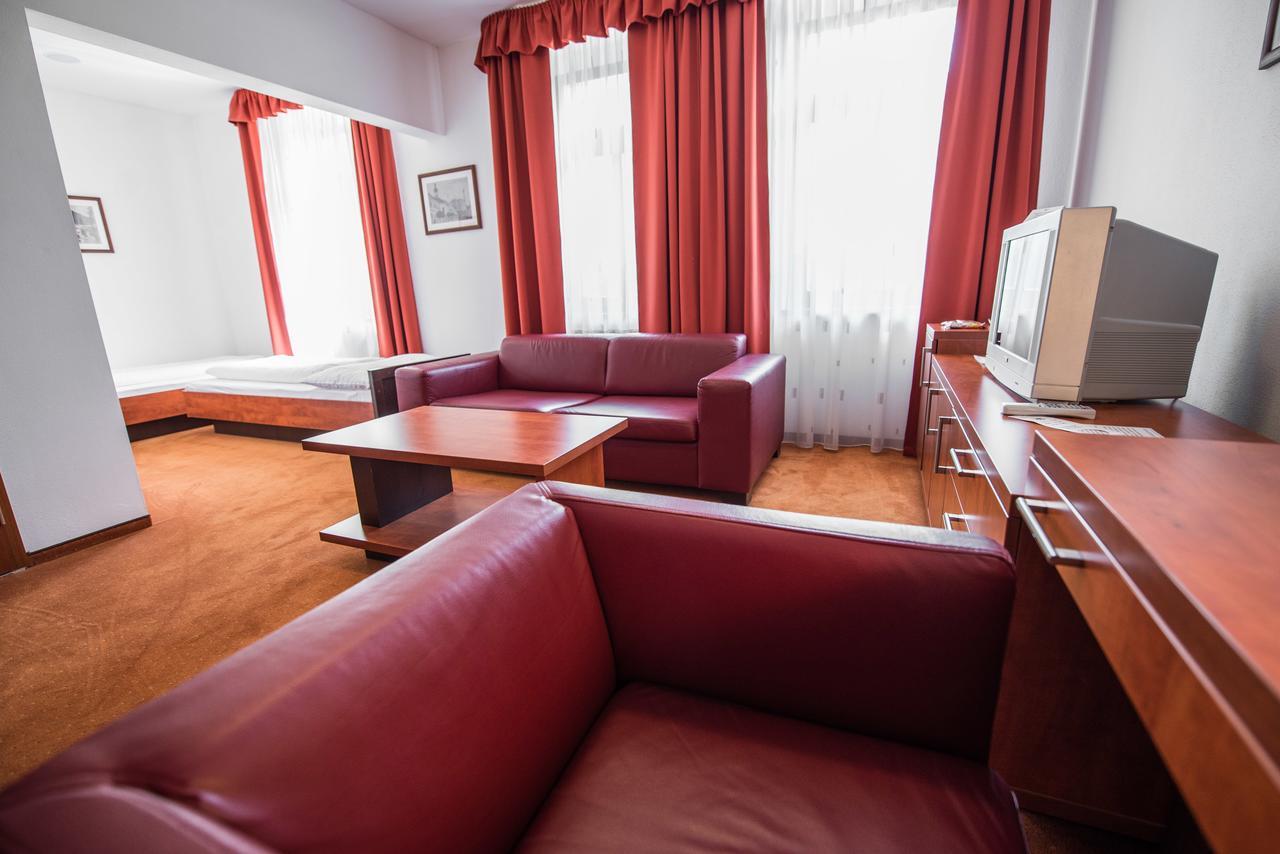 Garni Hotel Praha Тренчианске-Теплице Экстерьер фото