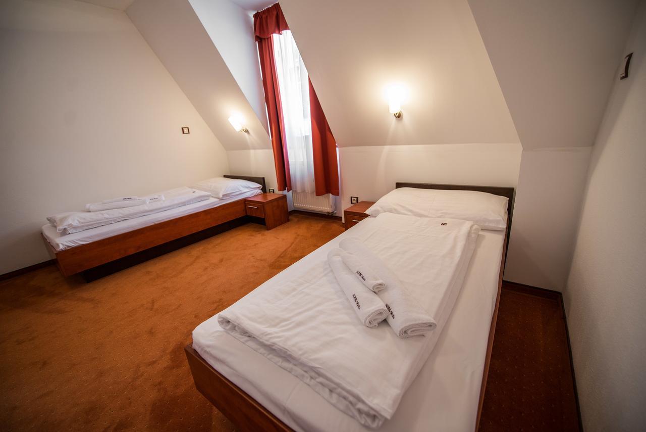 Garni Hotel Praha Тренчианске-Теплице Экстерьер фото