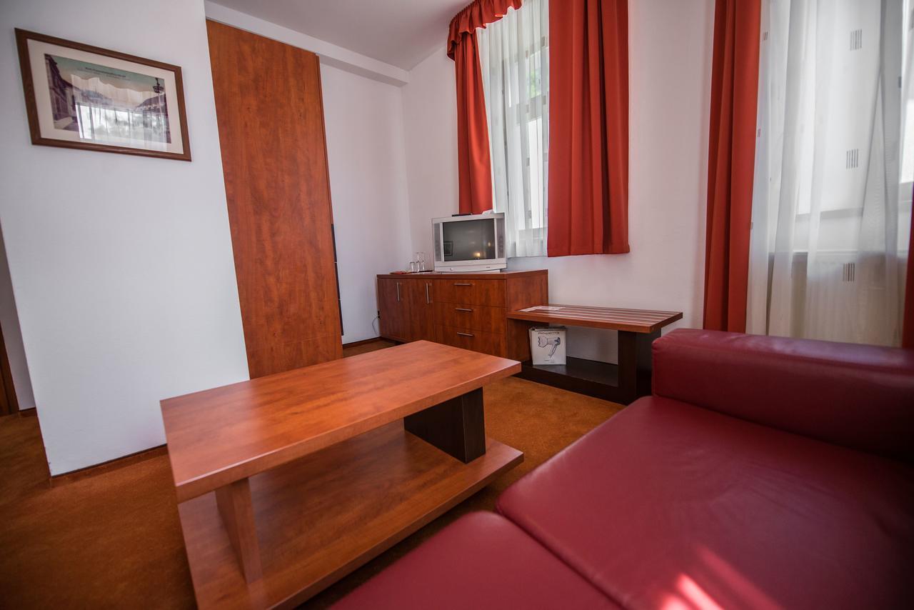 Garni Hotel Praha Тренчианске-Теплице Экстерьер фото