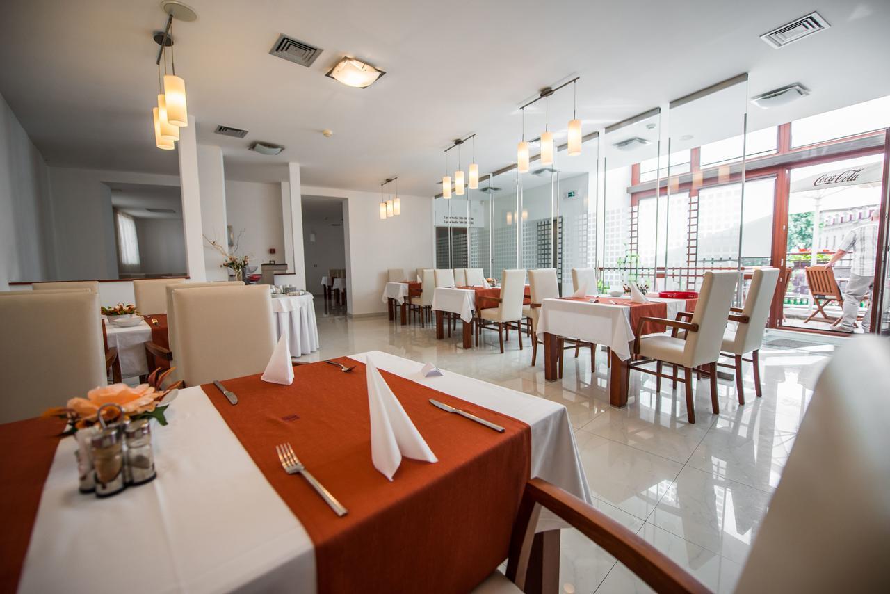 Garni Hotel Praha Тренчианске-Теплице Экстерьер фото