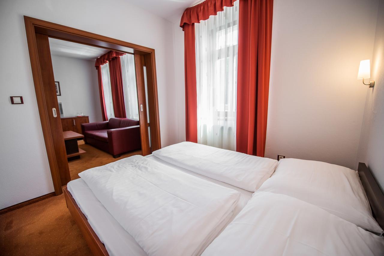 Garni Hotel Praha Тренчианске-Теплице Экстерьер фото