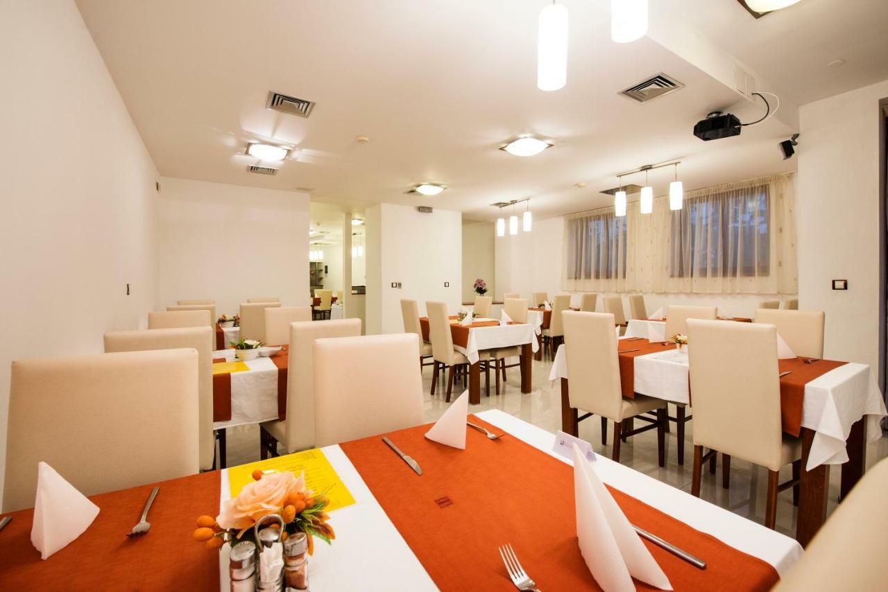 Garni Hotel Praha Тренчианске-Теплице Экстерьер фото