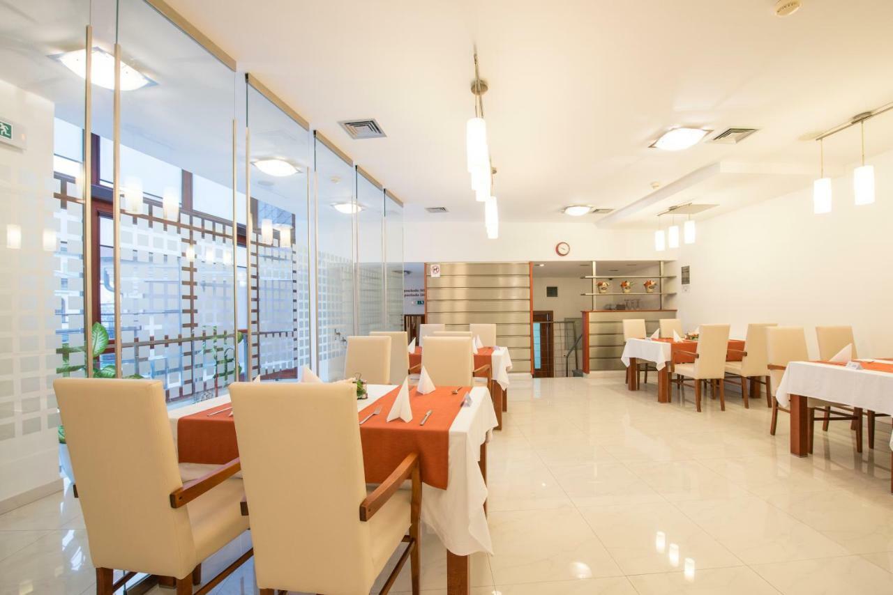 Garni Hotel Praha Тренчианске-Теплице Экстерьер фото