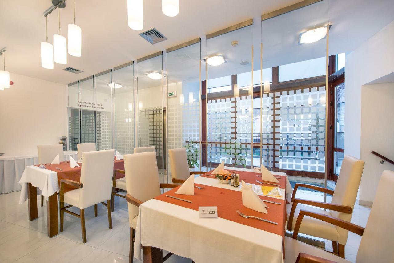 Garni Hotel Praha Тренчианске-Теплице Экстерьер фото