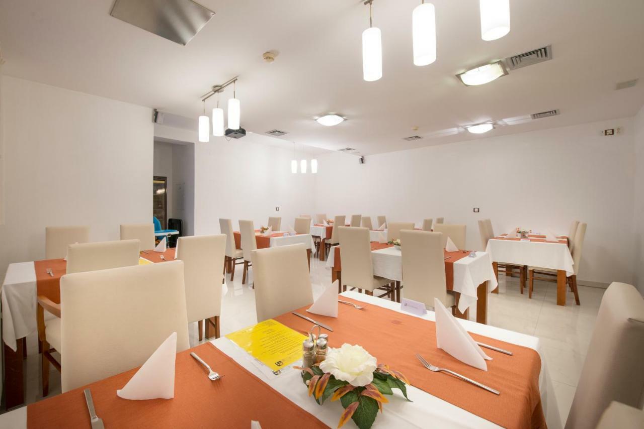 Garni Hotel Praha Тренчианске-Теплице Экстерьер фото