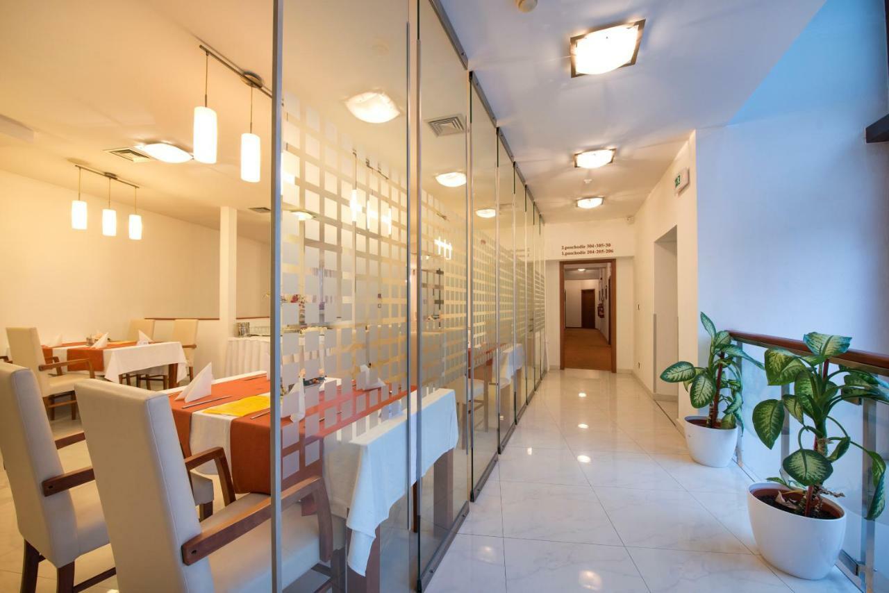 Garni Hotel Praha Тренчианске-Теплице Экстерьер фото